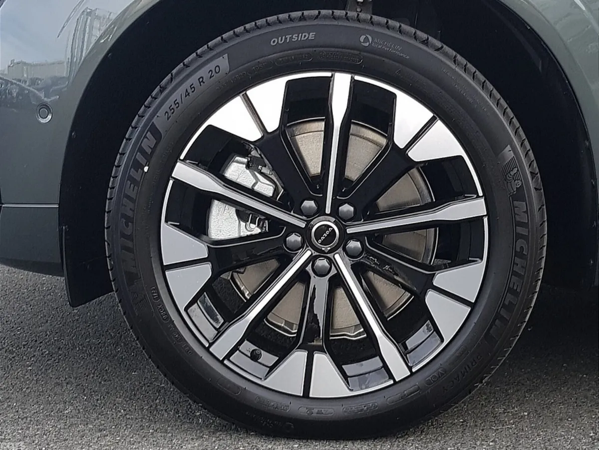 Volvo XC60 SUV, Petrol Plug-in Hybrid, 2026, Green