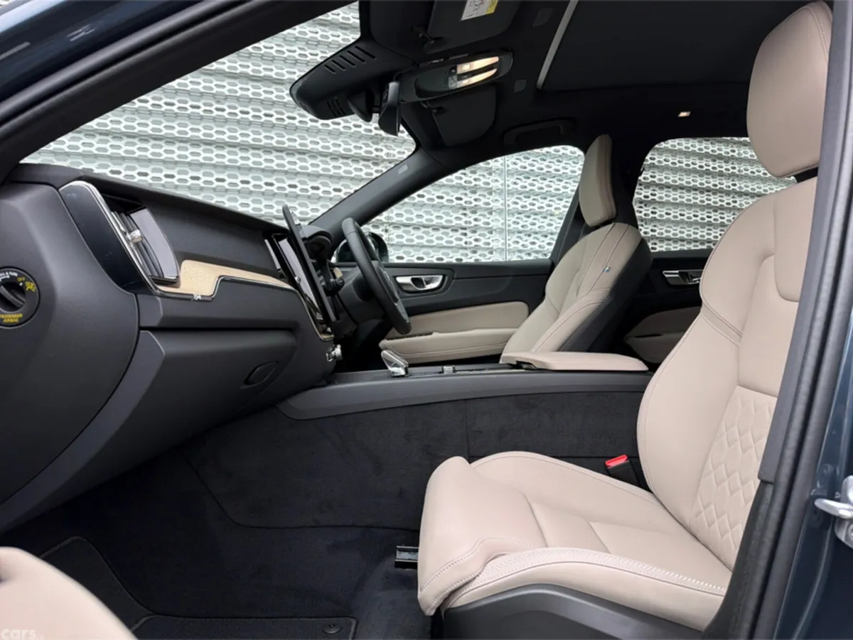 Volvo XC60 SUV, Petrol Plug-in Hybrid, 2026, Blue