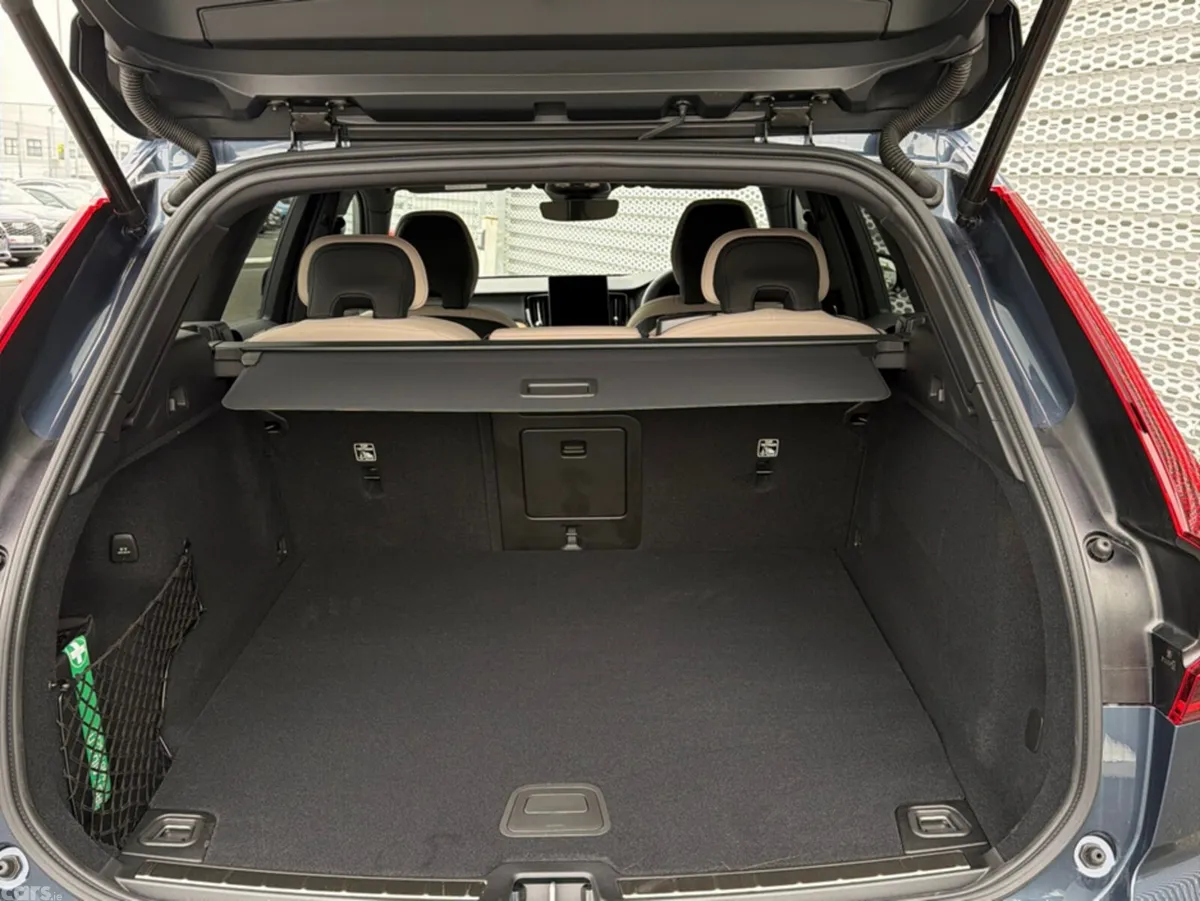 Volvo XC60 SUV, Petrol Plug-in Hybrid, 2026, Blue