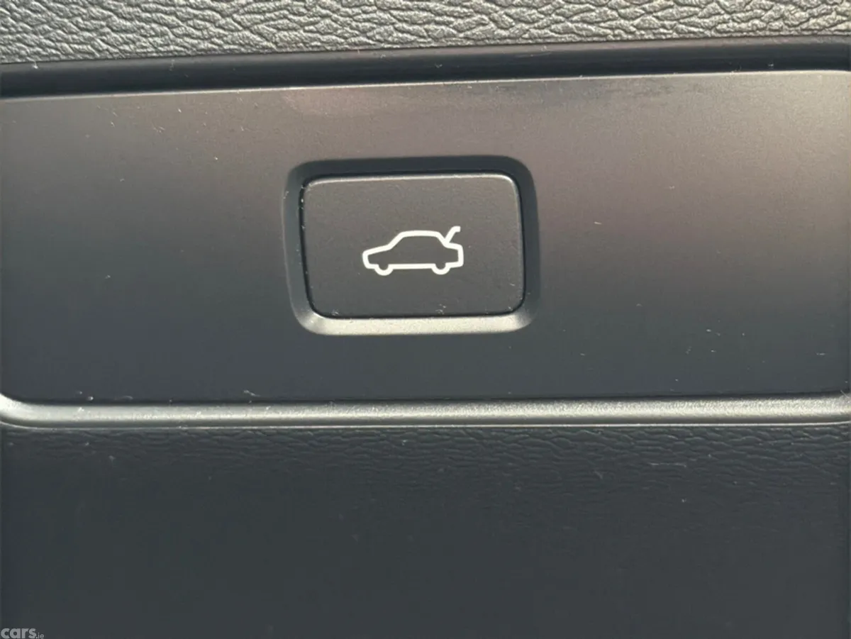 Volvo C40 Estate, Electric, 2023, White