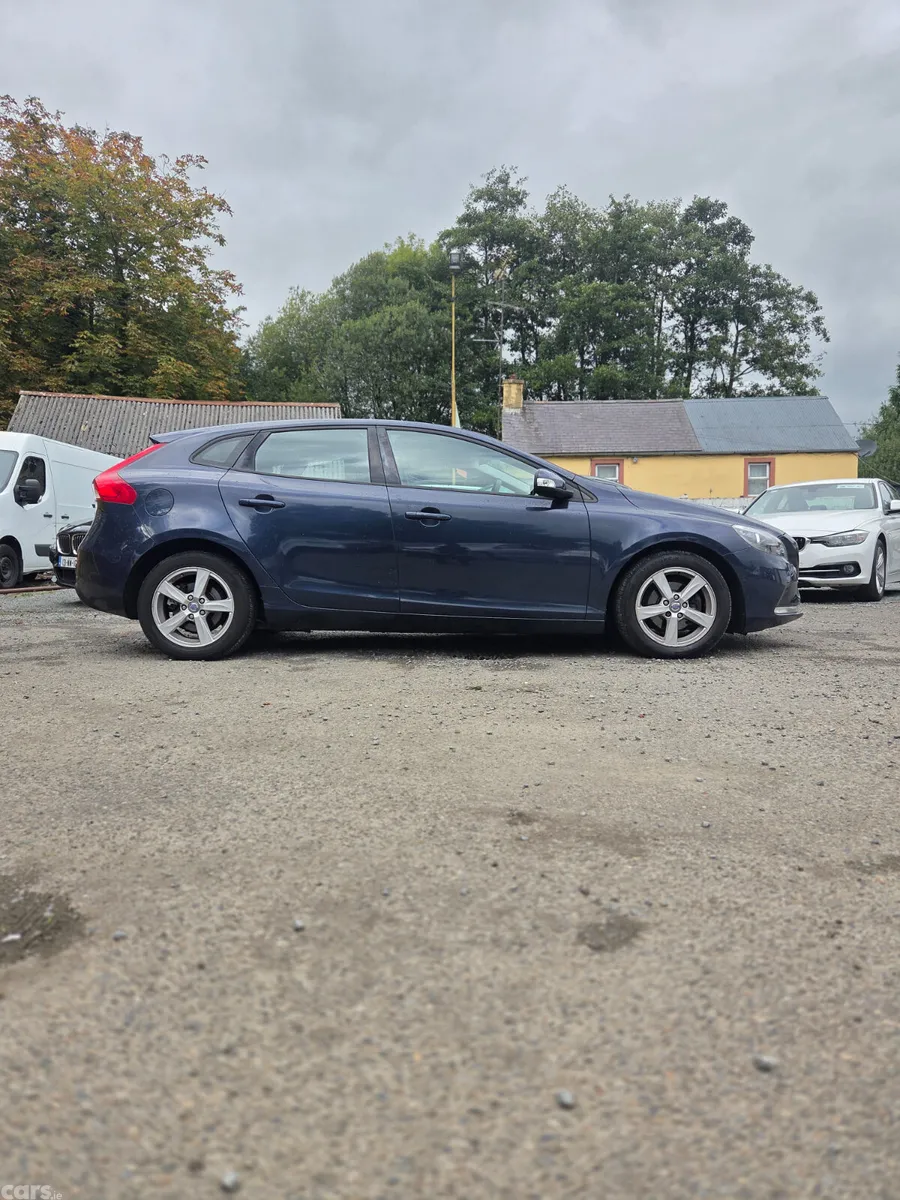Volvo V40 Hatchback, Diesel, 2014, Blue