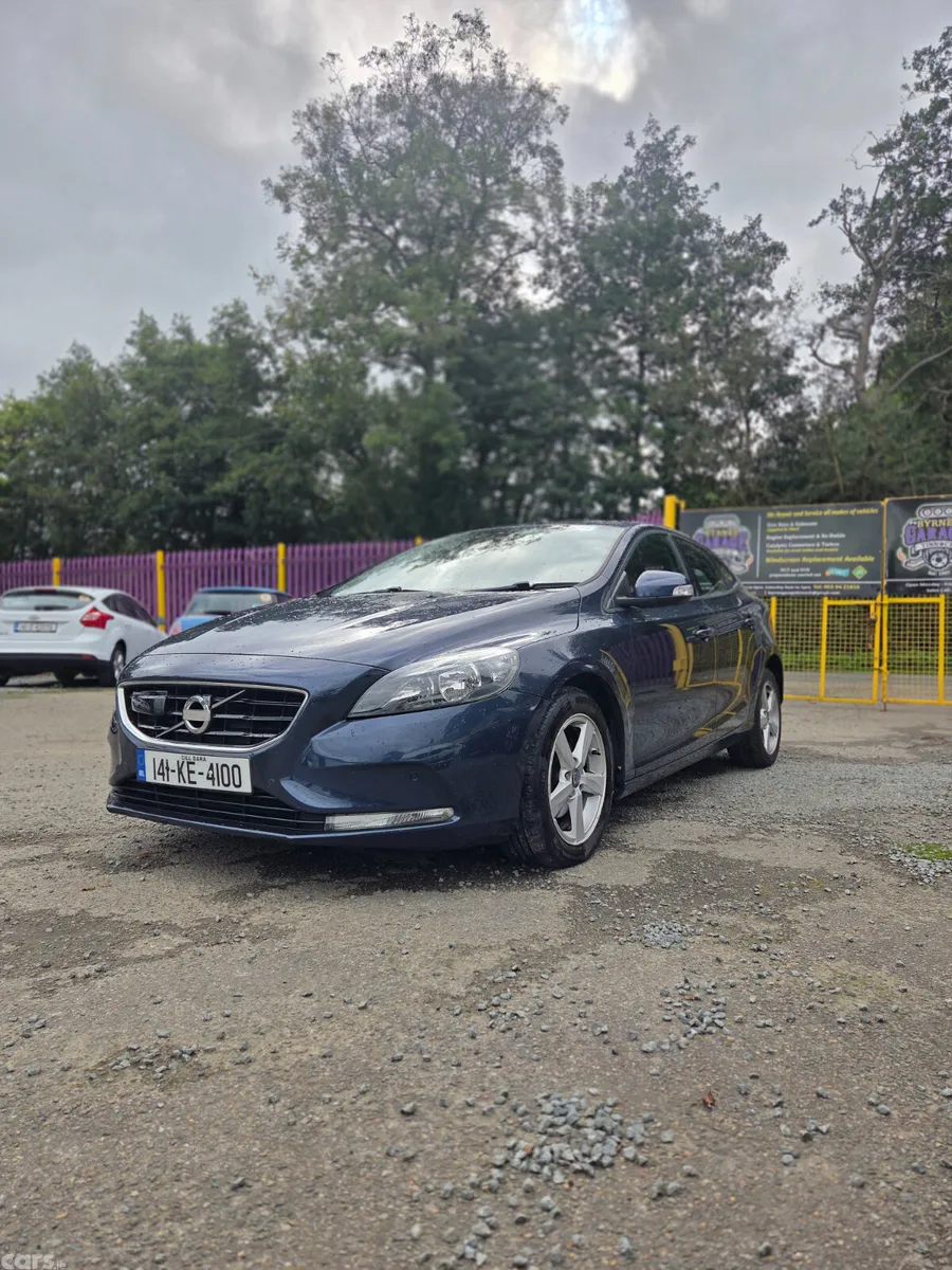 Volvo V40 Hatchback, Diesel, 2014, Blue