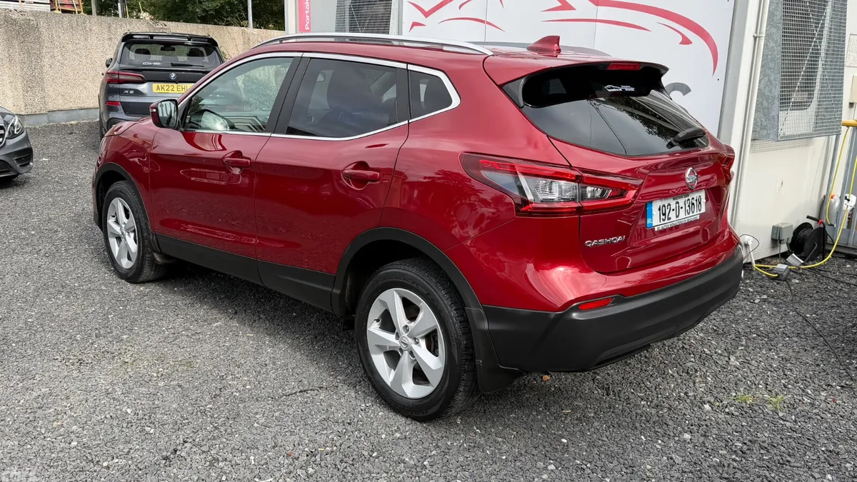 Nissan Qashqai MPV, Petrol, 2019, Red