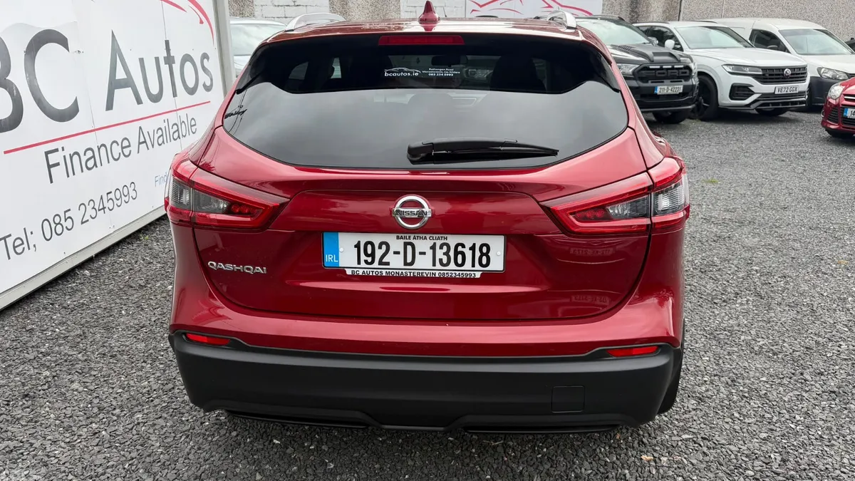 Nissan Qashqai MPV, Petrol, 2019, Red