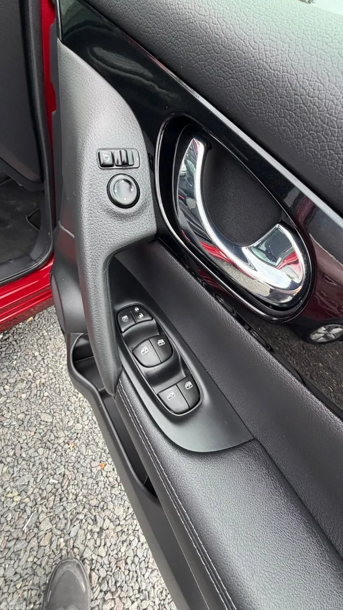 Nissan Qashqai MPV, Petrol, 2019, Red