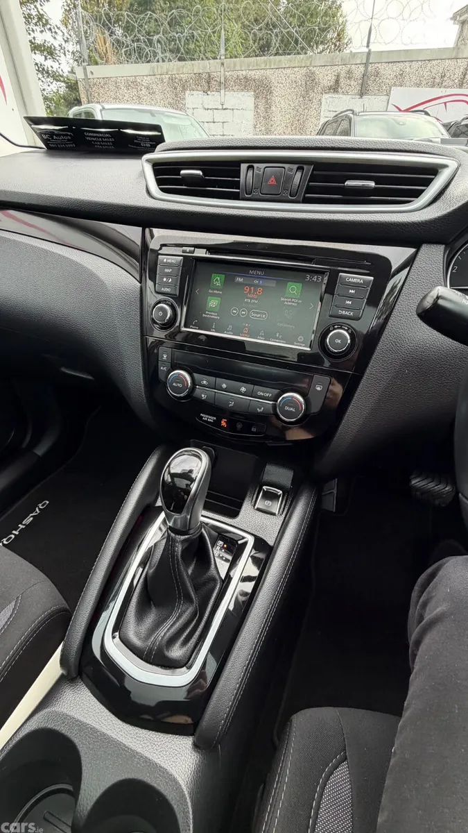 Nissan Qashqai MPV, Petrol, 2019, Red