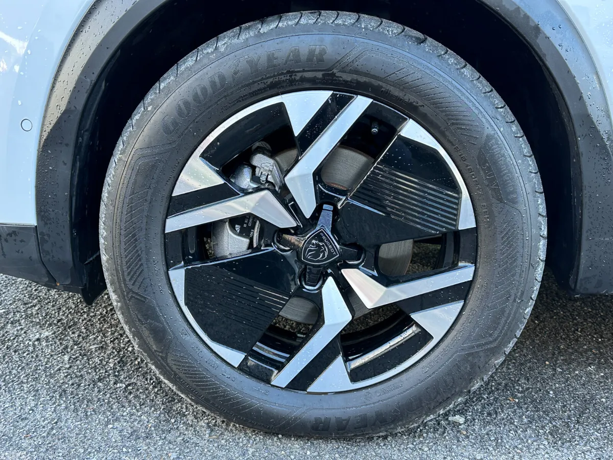Peugeot 2008 MPV, Petrol, 2026, White