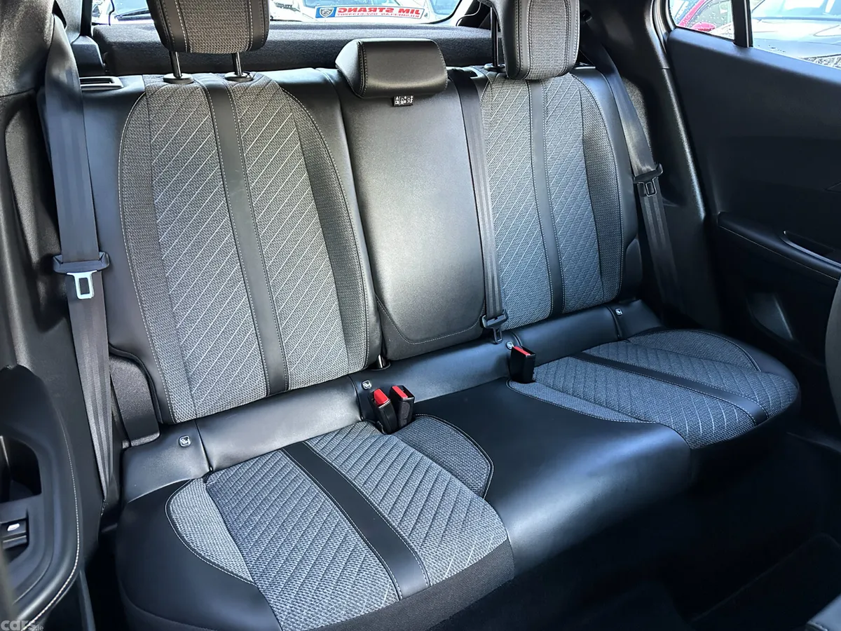Peugeot 2008 MPV, Petrol, 2026, White