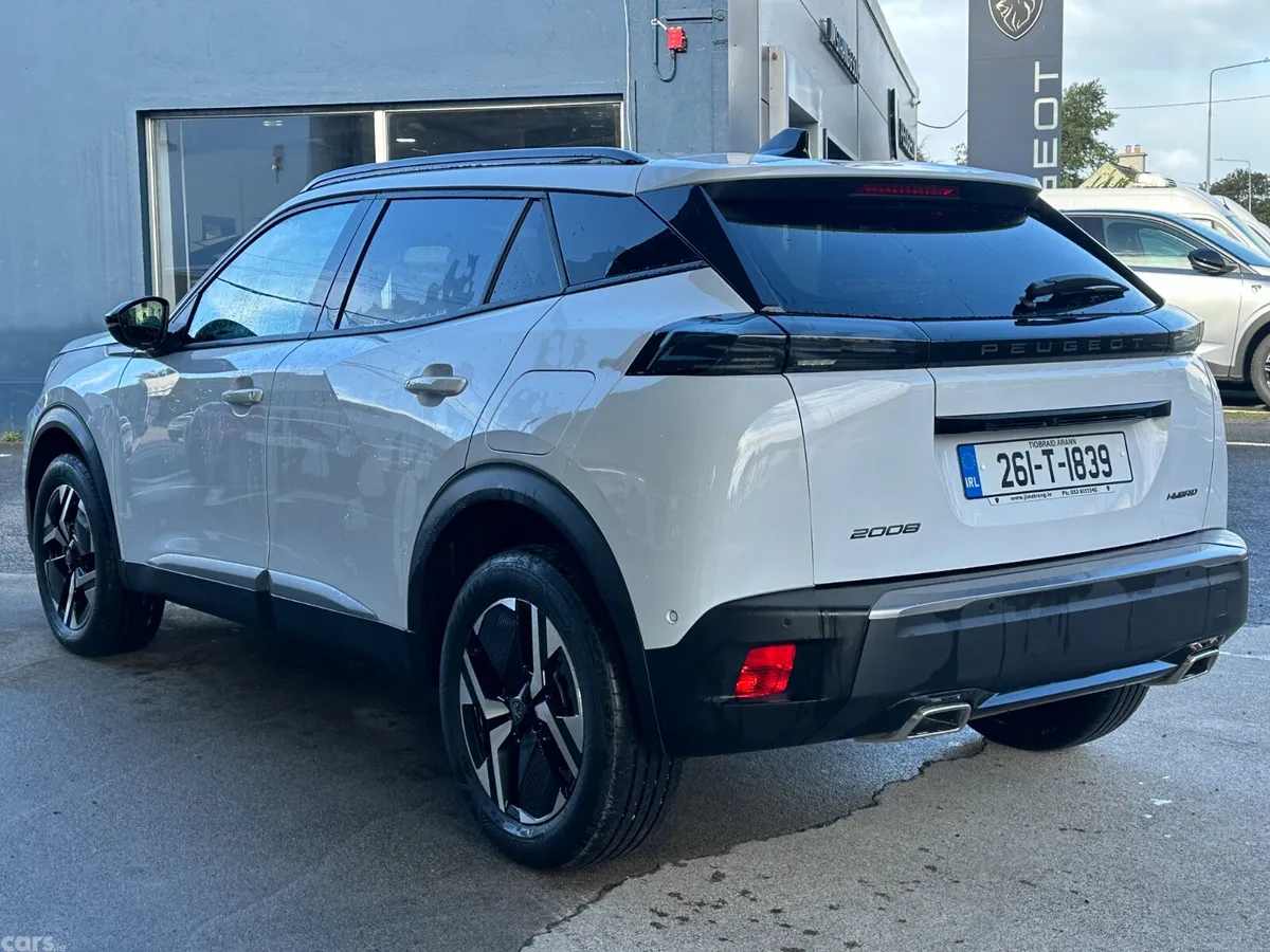 Peugeot 2008 MPV, Petrol, 2026, White