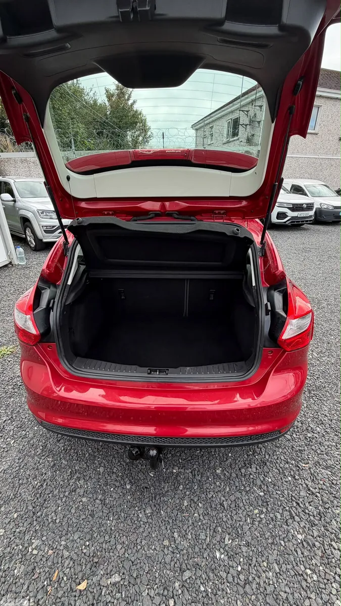 Ford Focus Hatchback, Diesel, 2014, Red