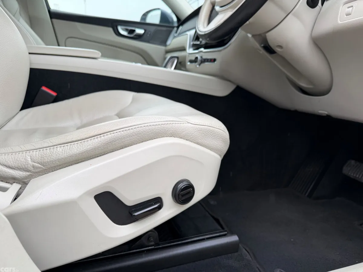 Volvo XC60 SUV, Diesel, 2021, Blue