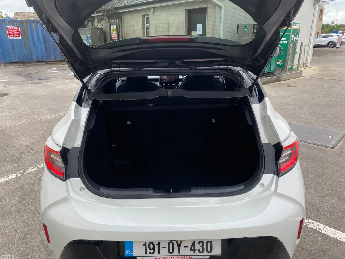 Toyota Corolla Hatchback, Petrol Hybrid, 2019, White