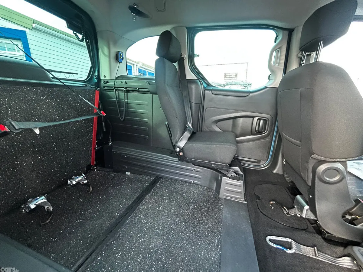 Peugeot Partner MPV, Diesel, 2017, Blue