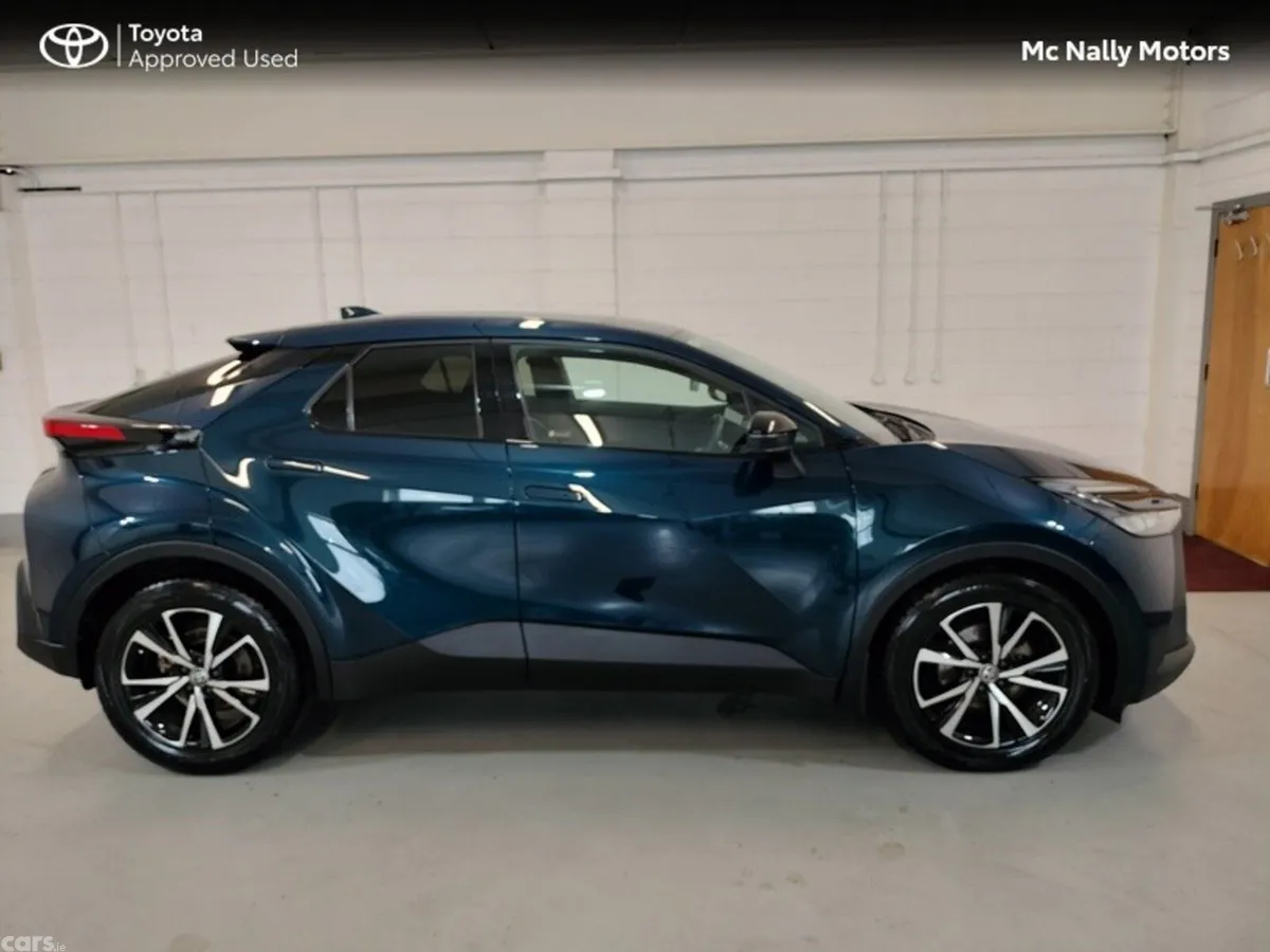 Toyota C-HR SUV, Petrol Hybrid, 2024, Blue