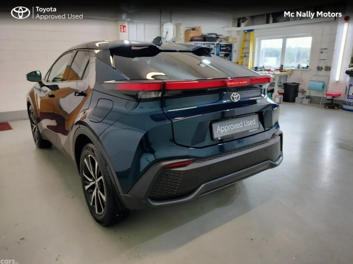 Toyota C-HR SUV, Petrol Hybrid, 2024, Blue