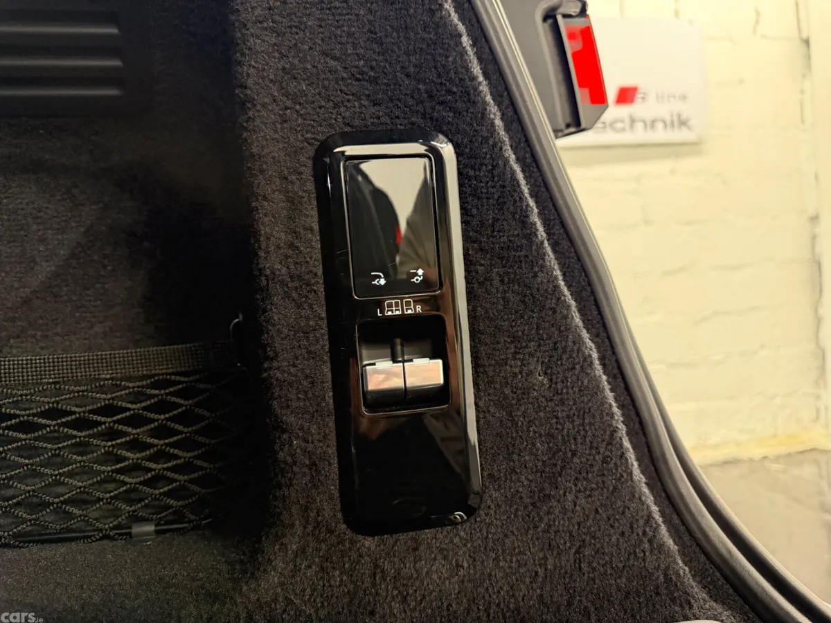 Land Rover Range Rover SUV, Petrol Hybrid, 2023, Black