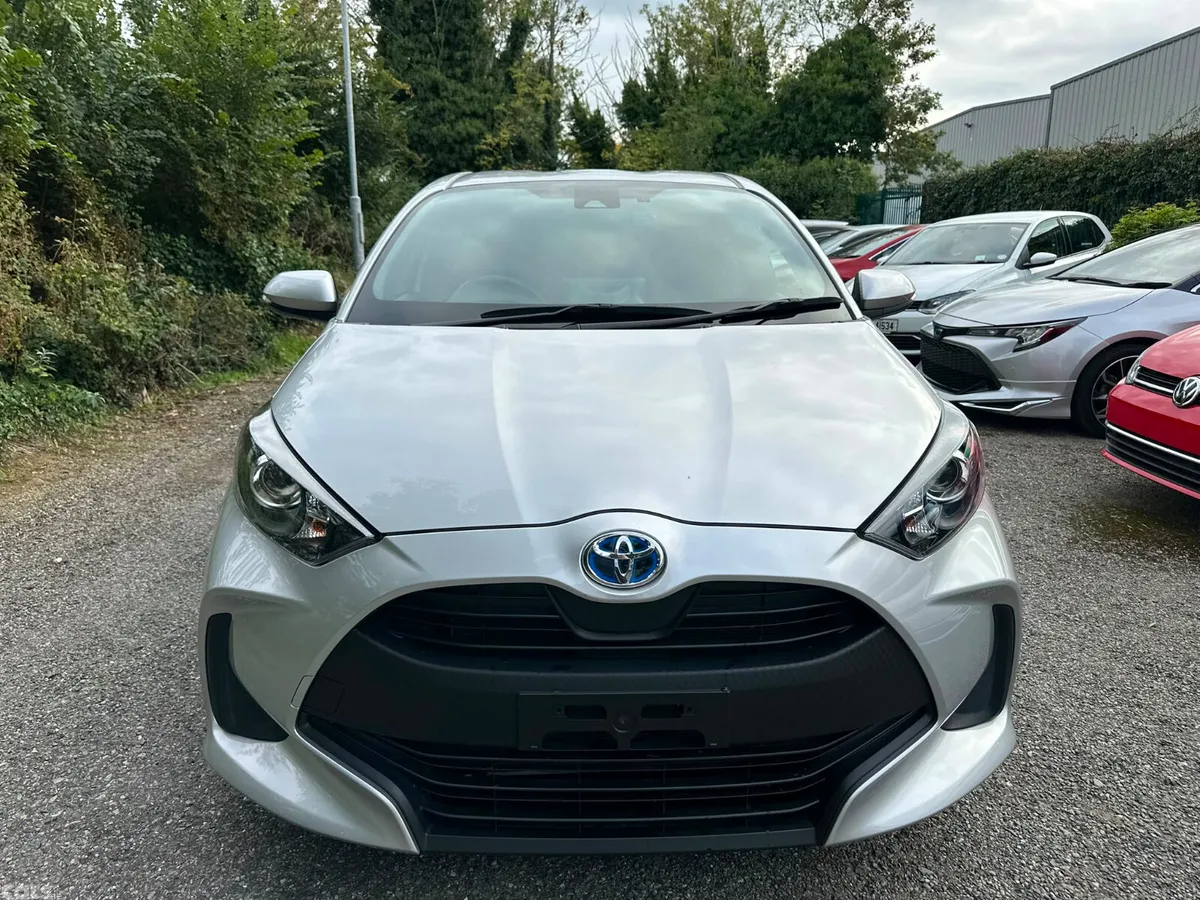 Toyota Yaris Hatchback, Petrol Hybrid, 2020, Silver