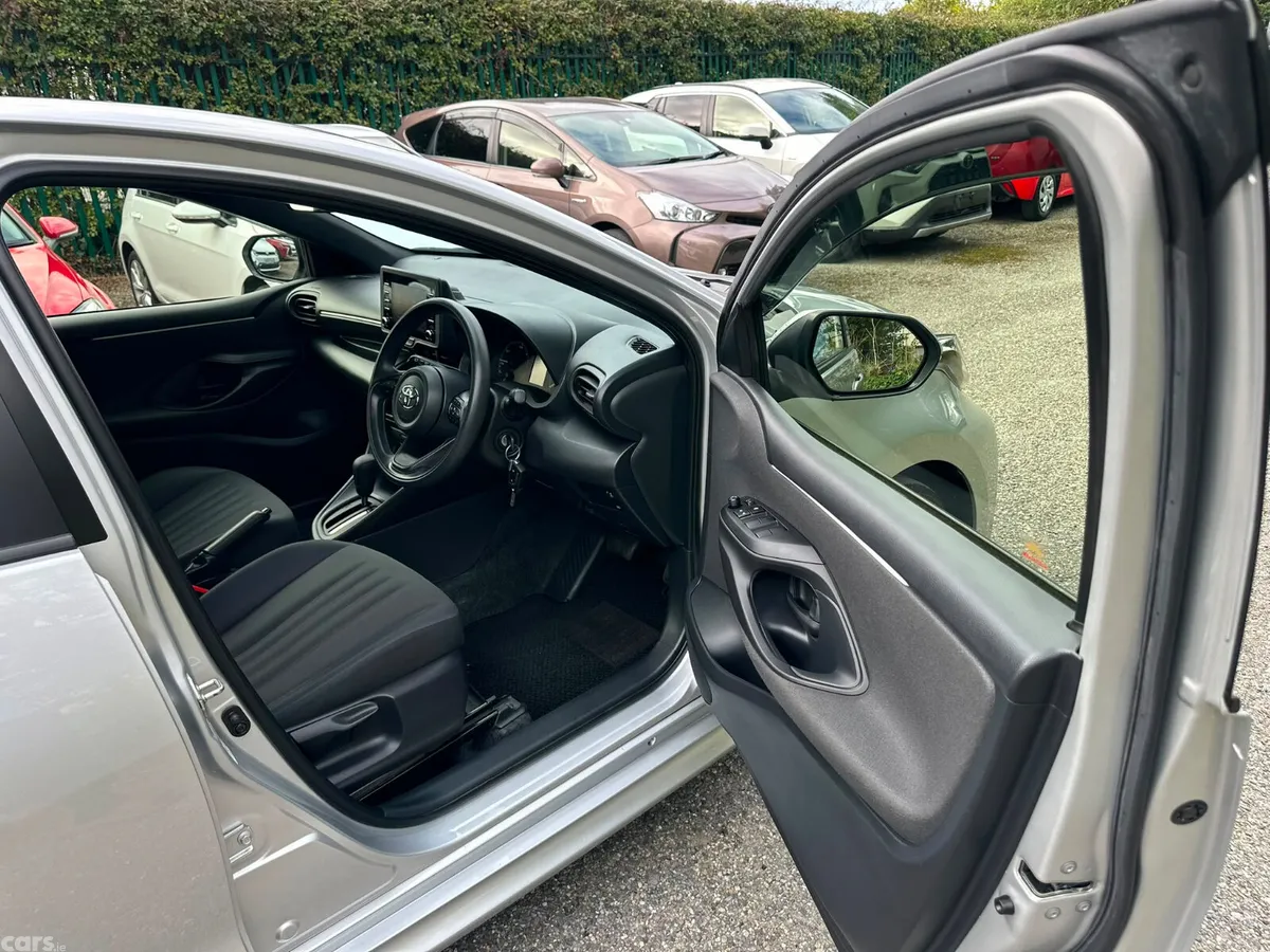 Toyota Yaris Hatchback, Petrol Hybrid, 2020, Silver