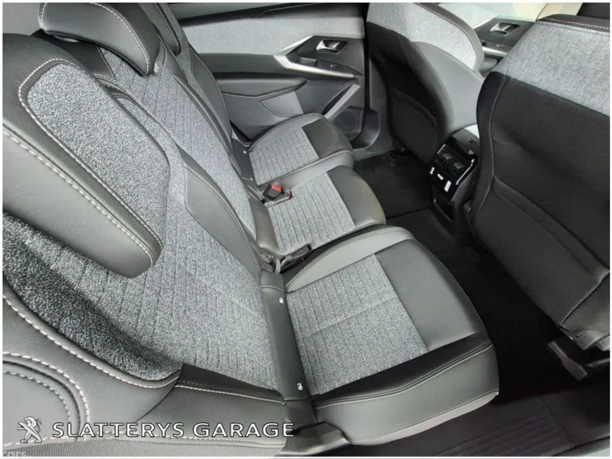 Peugeot 5008 MPV, Electric, 2026, Black