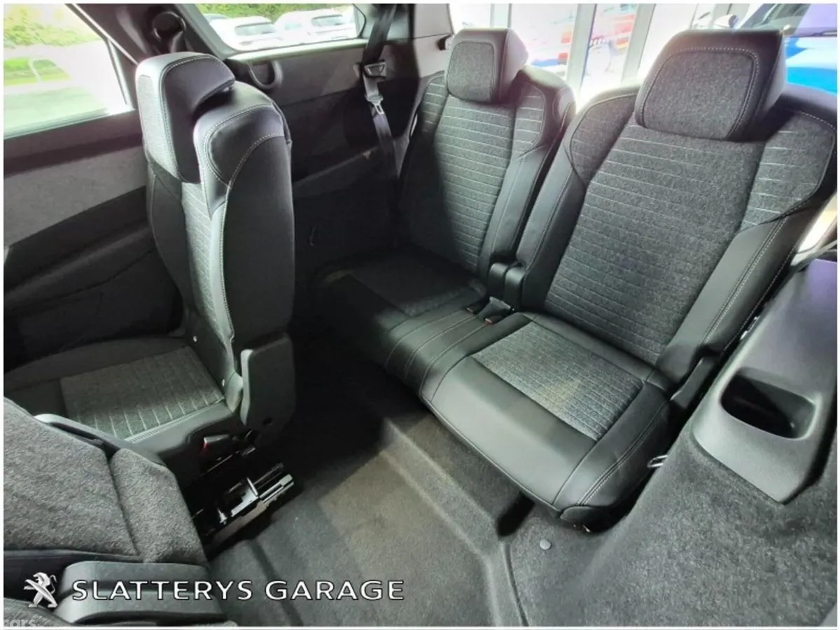 Peugeot 5008 MPV, Electric, 2026, Black