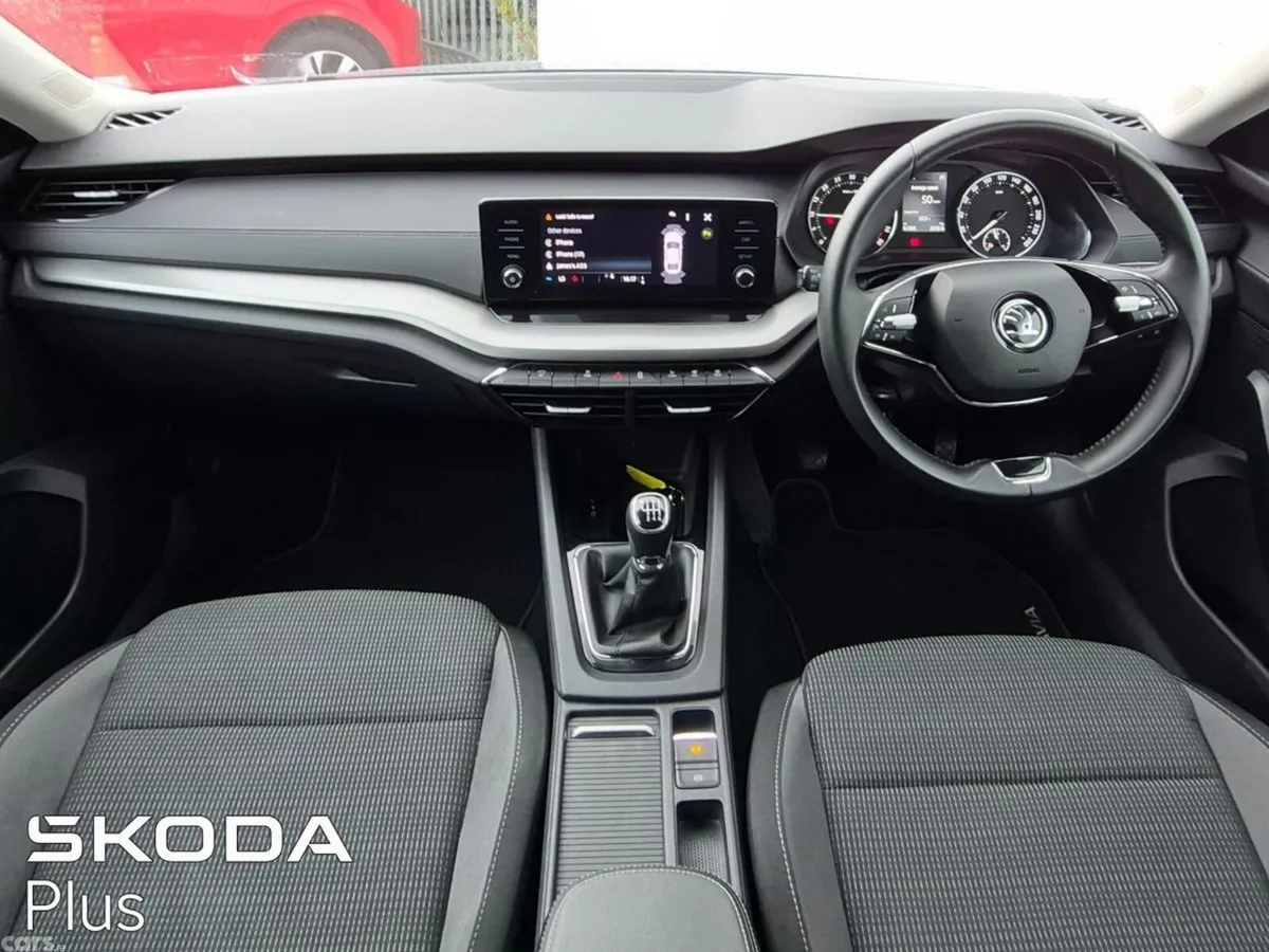 Skoda Octavia Saloon, Diesel, 2024, Grey