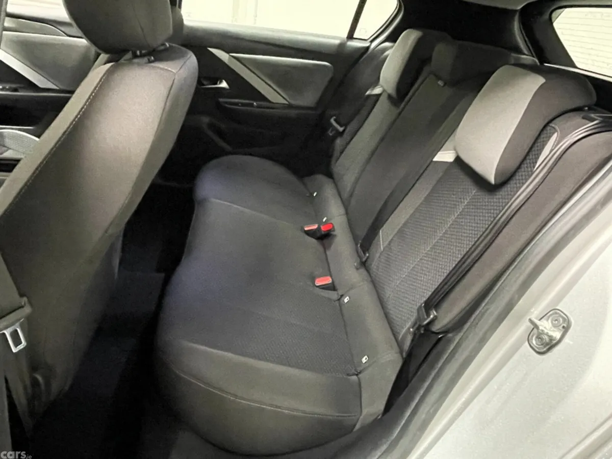 Opel Astra Hatchback, Diesel, 2024, Grey