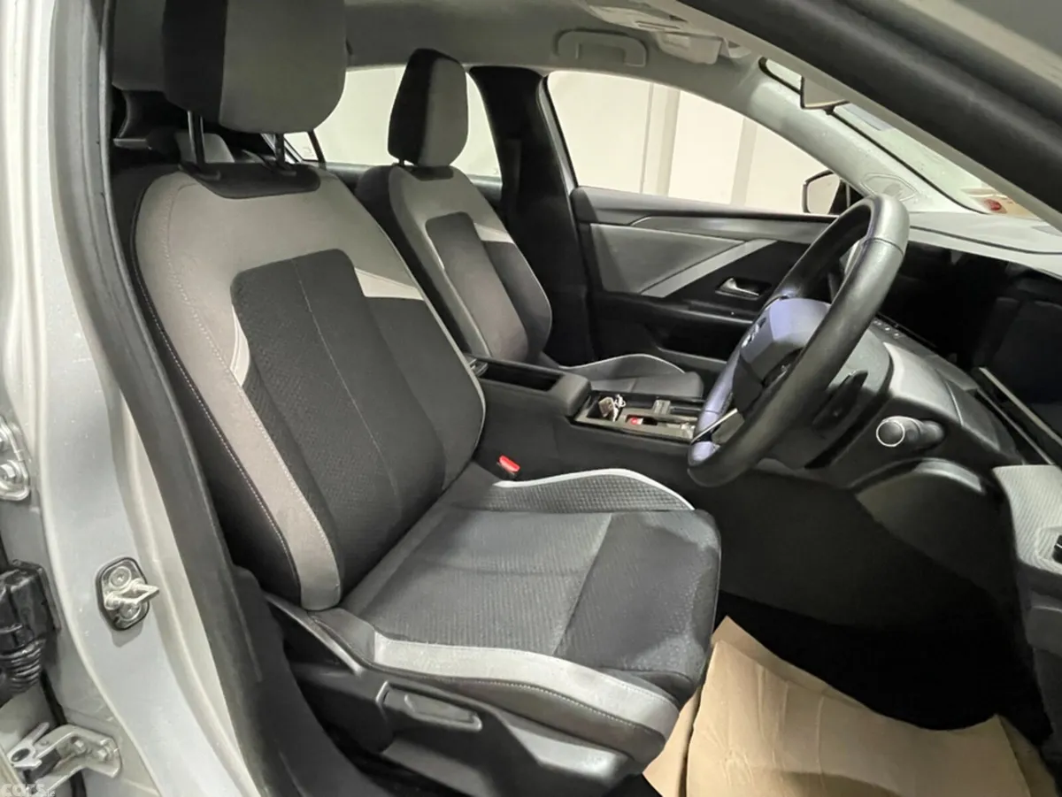 Opel Astra Hatchback, Diesel, 2024, Grey