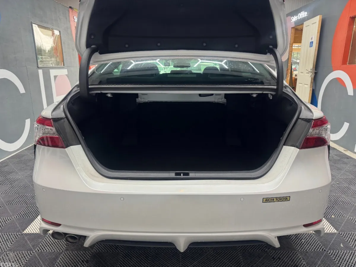 Toyota Camry Saloon, Petrol Hybrid, 2021, White