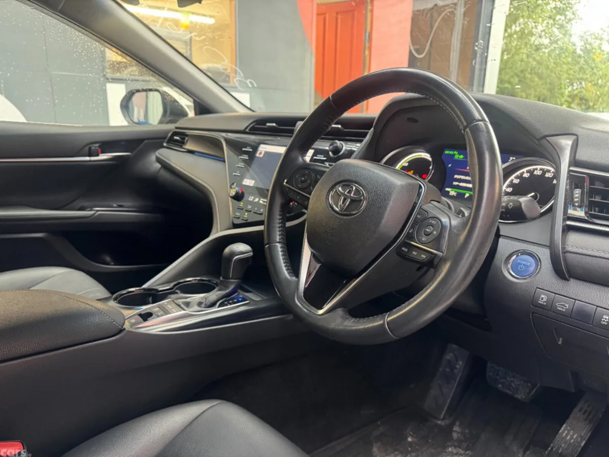 Toyota Camry Saloon, Petrol Hybrid, 2021, White