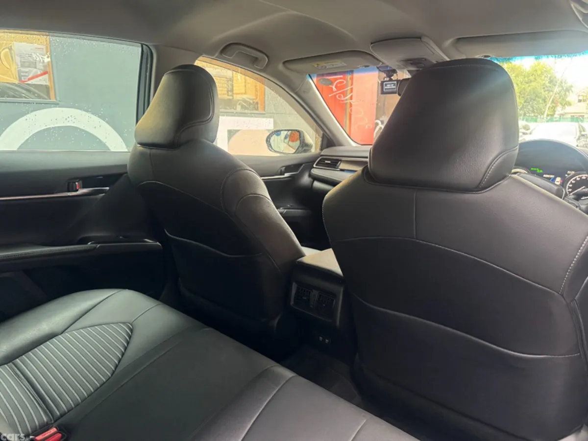 Toyota Camry Saloon, Petrol Hybrid, 2021, White