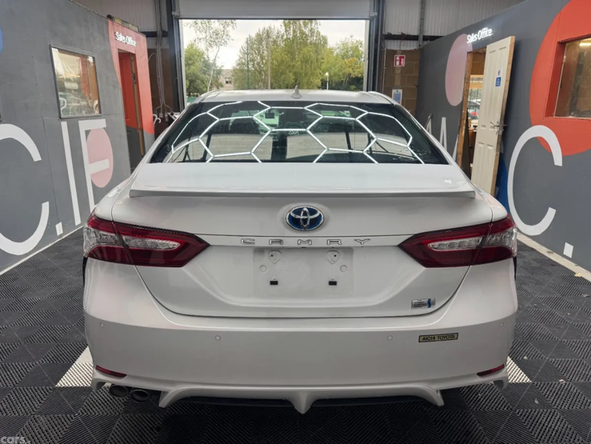 Toyota Camry Saloon, Petrol Hybrid, 2021, White