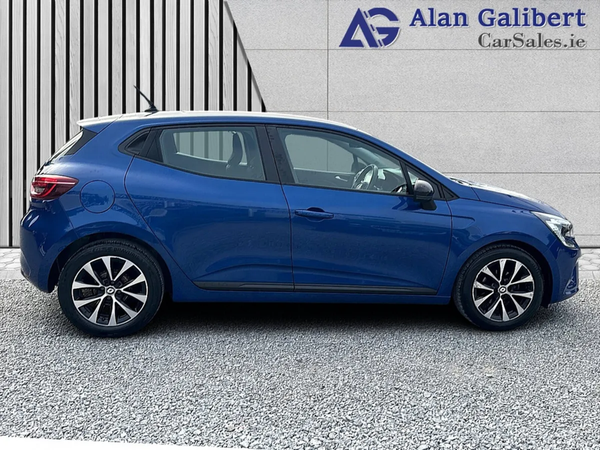 Renault Clio Hatchback, Petrol, 2023, Blue