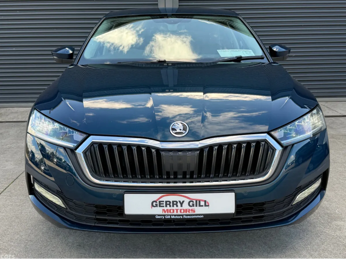 Skoda Octavia Saloon, Petrol, 2024, Blue