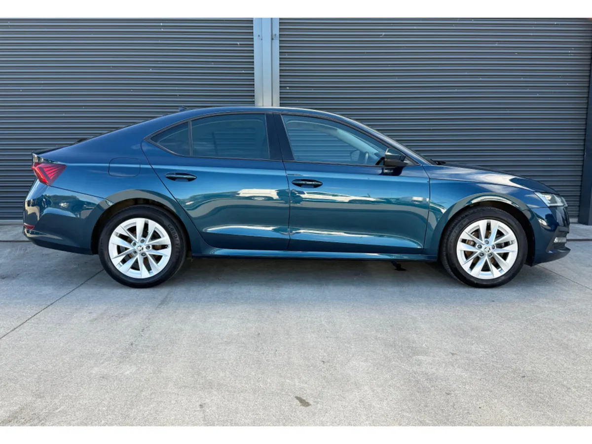 Skoda Octavia Saloon, Petrol, 2024, Blue