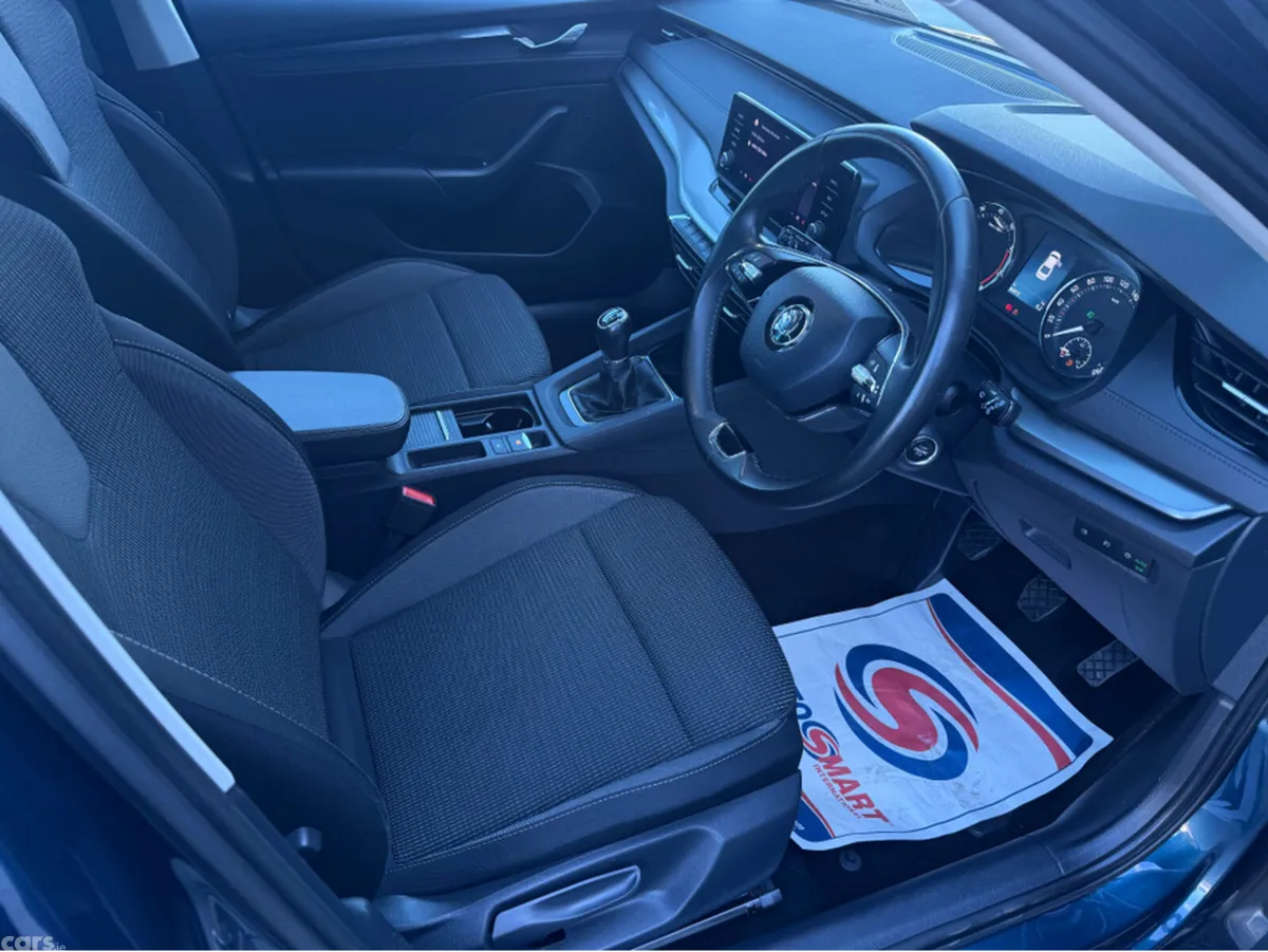 Skoda Octavia Saloon, Petrol, 2024, Blue