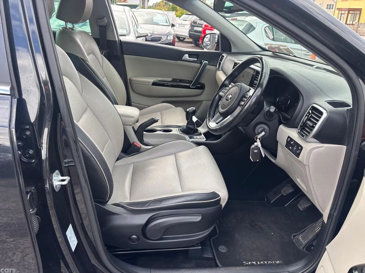 Kia Sportage SUV, Diesel Hybrid, 2021, Black