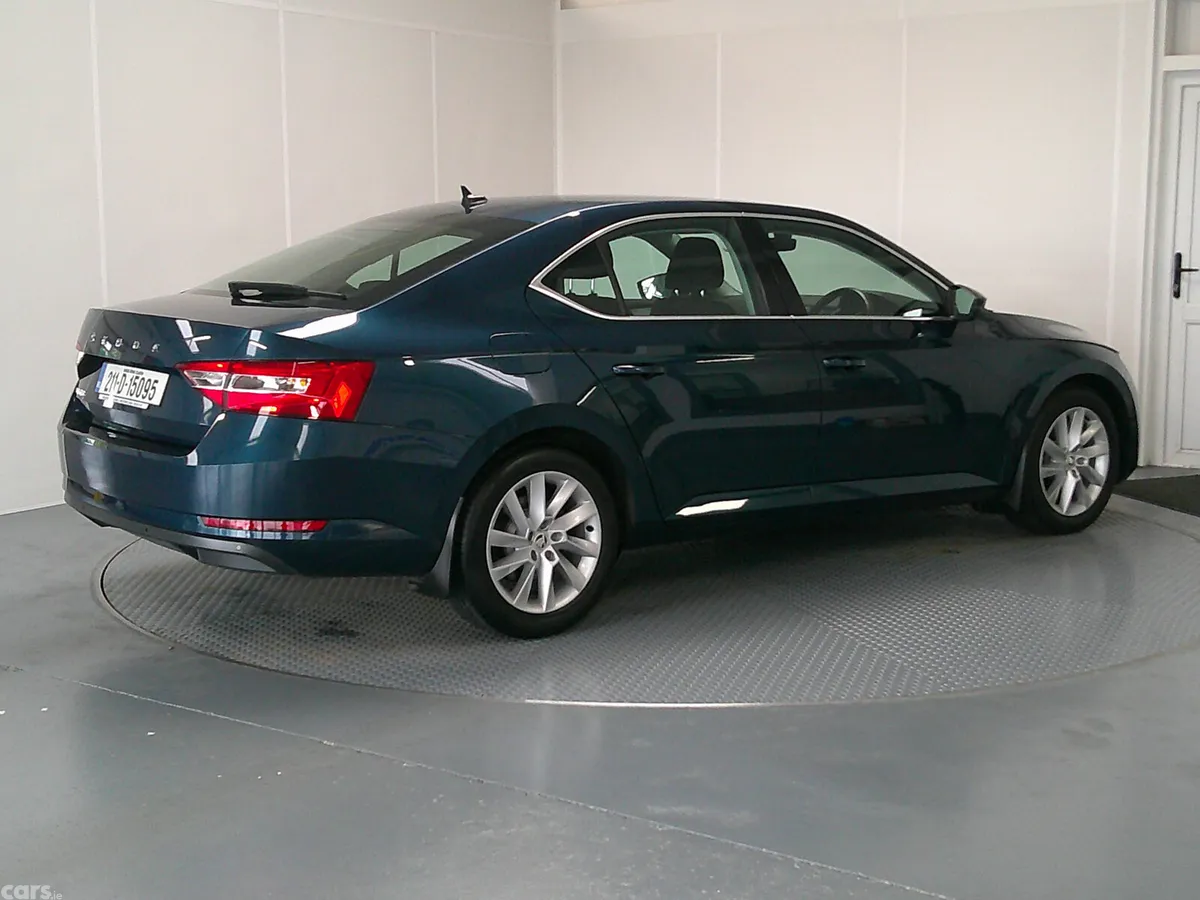 Skoda Superb Saloon, Diesel, 2021, Blue