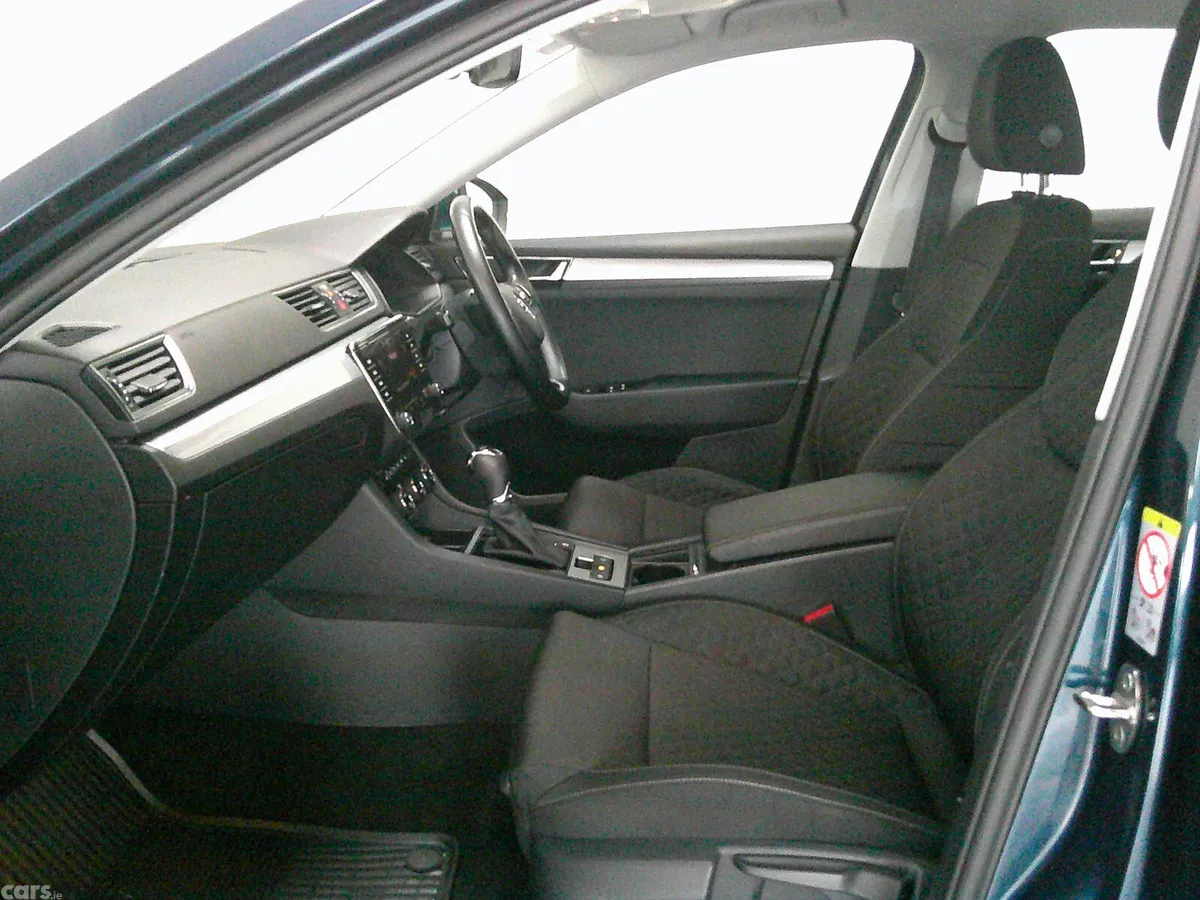 Skoda Superb Saloon, Diesel, 2021, Blue
