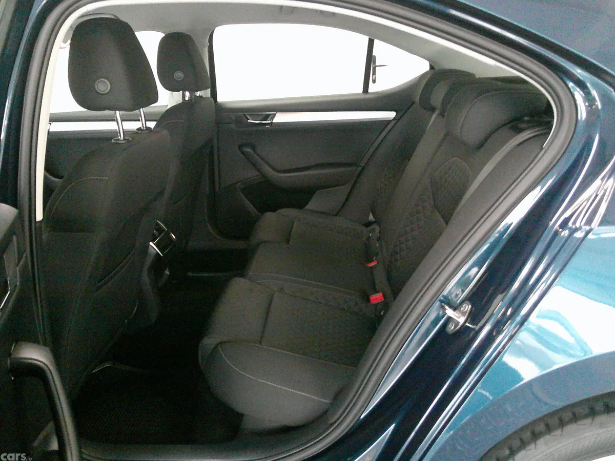 Skoda Superb Saloon, Diesel, 2021, Blue