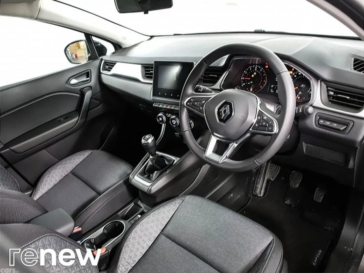 Renault Captur SUV, Petrol, 2023, Grey