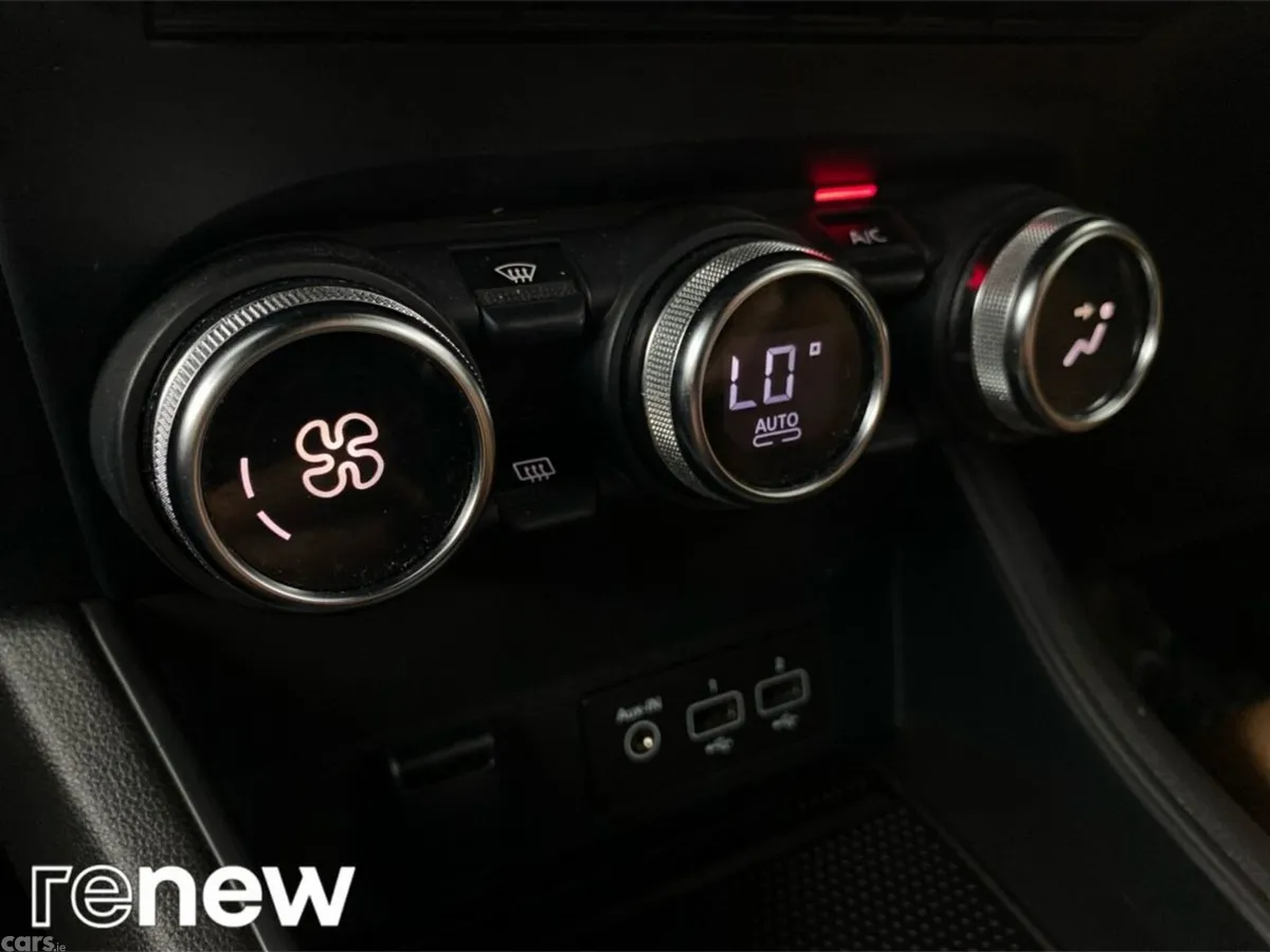 Renault Captur Hatchback, Petrol, 2022, White