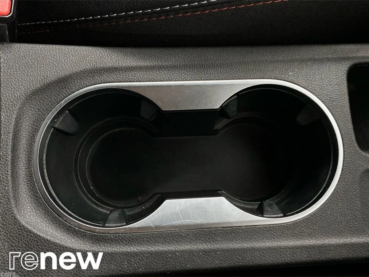 Renault Captur Hatchback, Petrol, 2022, White