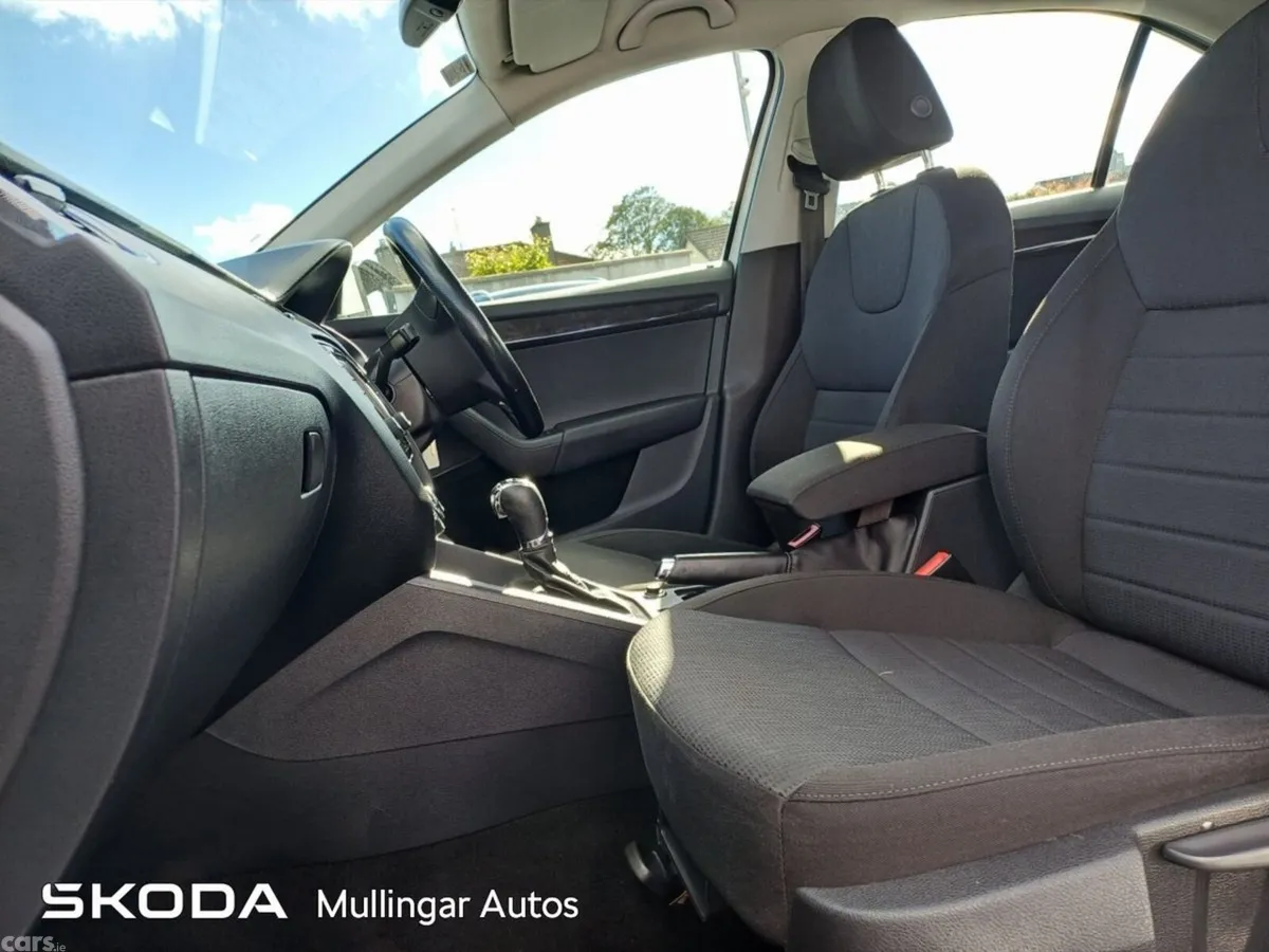Skoda Octavia Saloon, Diesel, 2016, White