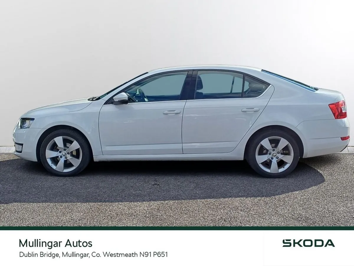 Skoda Octavia Saloon, Diesel, 2016, White