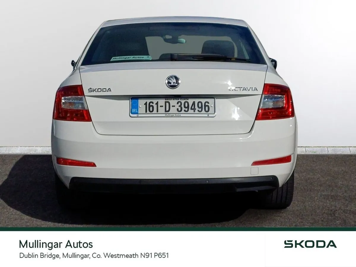 Skoda Octavia Saloon, Diesel, 2016, White