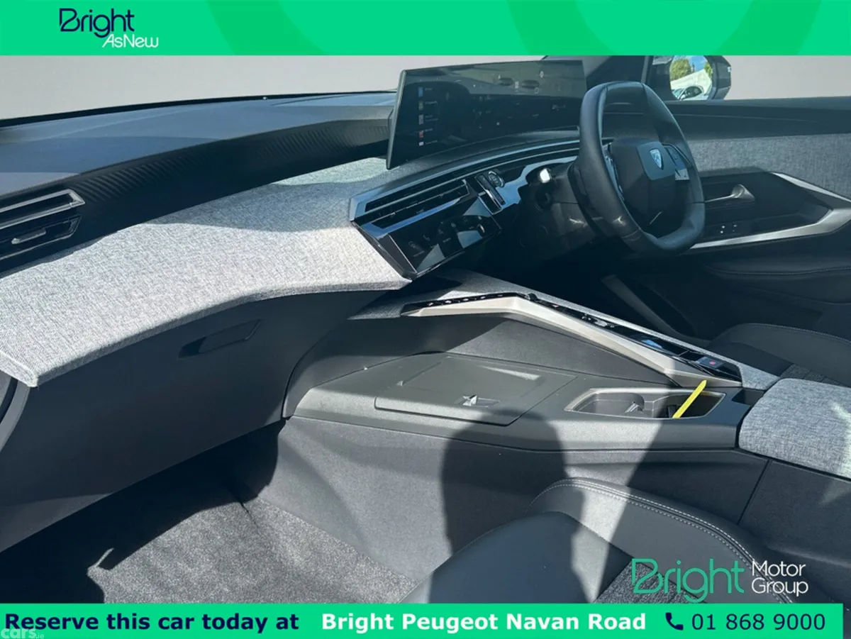 Peugeot 5008 MPV, Petrol, 2026, White