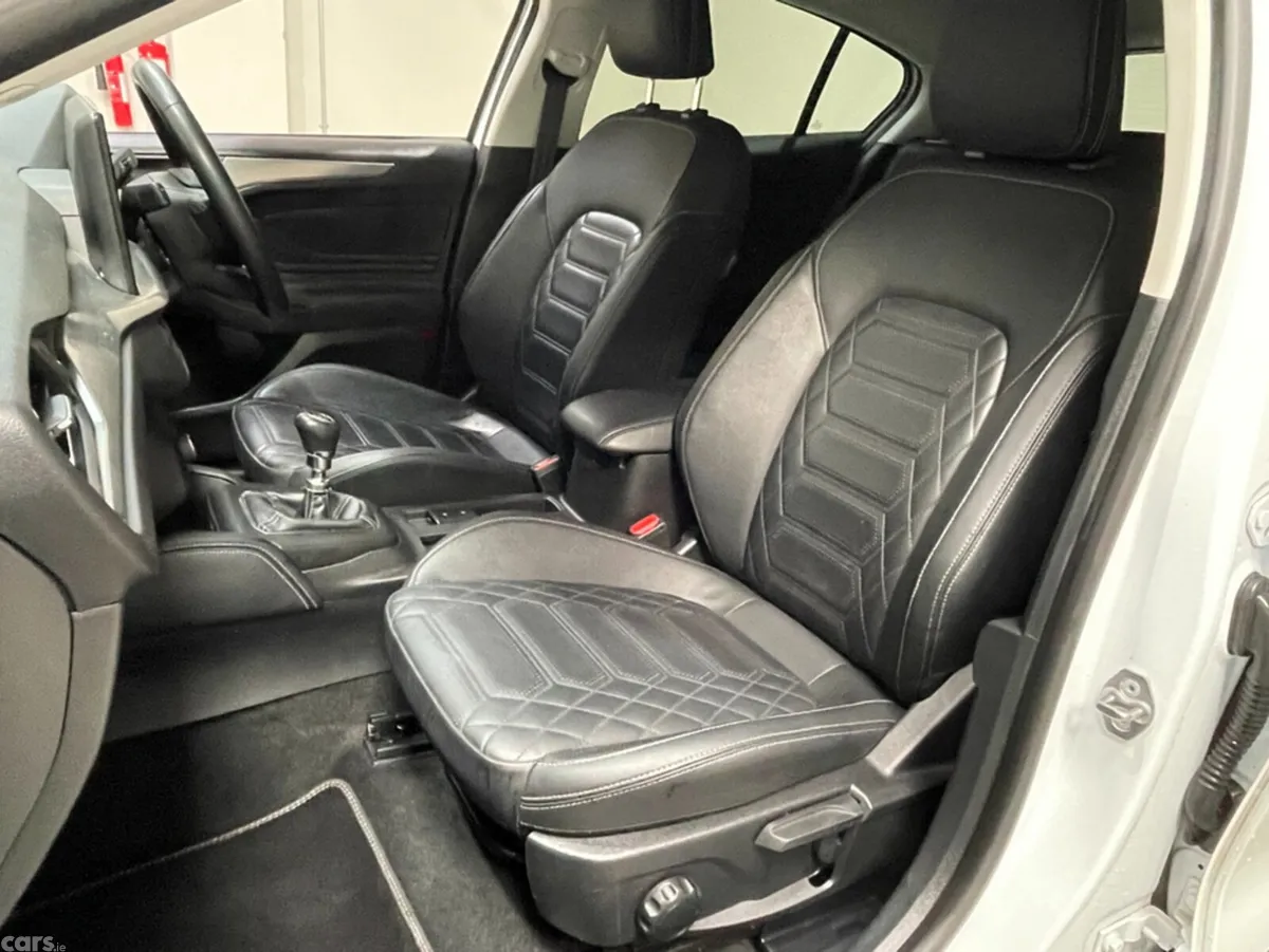 Ford Focus Hatchback, Petrol, 2024, White