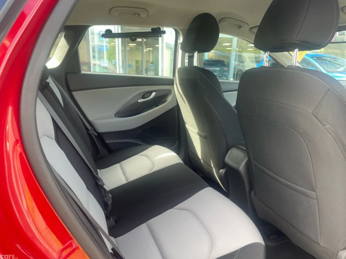 Hyundai i30 Hatchback, Petrol, 2017, Red