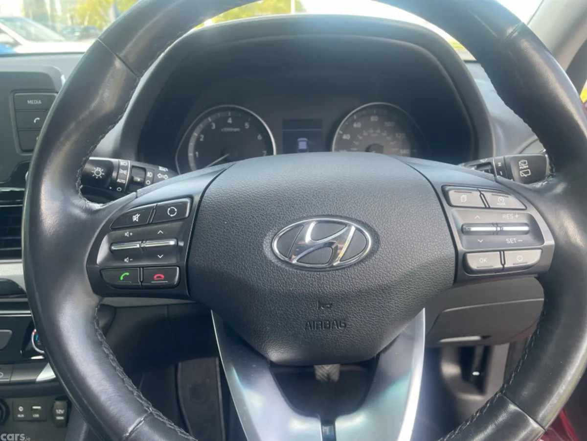 Hyundai i30 Hatchback, Petrol, 2017, Red