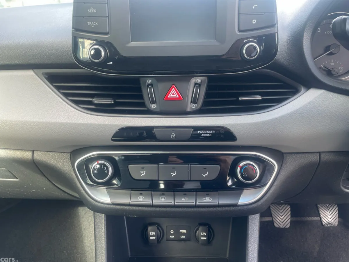 Hyundai i30 Hatchback, Petrol, 2017, Red